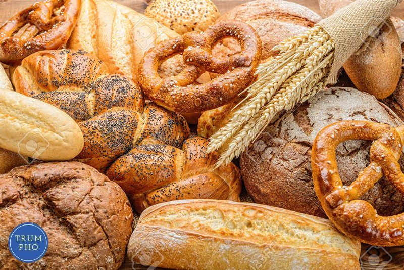 Các loại bánh mì tươi khá đa dạng và phong phú cho khách hàng chọn.