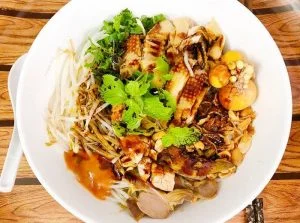 Phở trộn ở đâu ngon nhất vịnh Bắc Bộ?