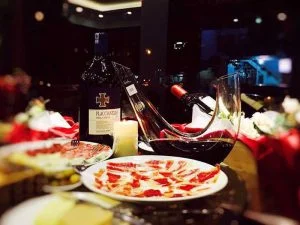 Dieu kien kinh doanh ruou trong nha hang